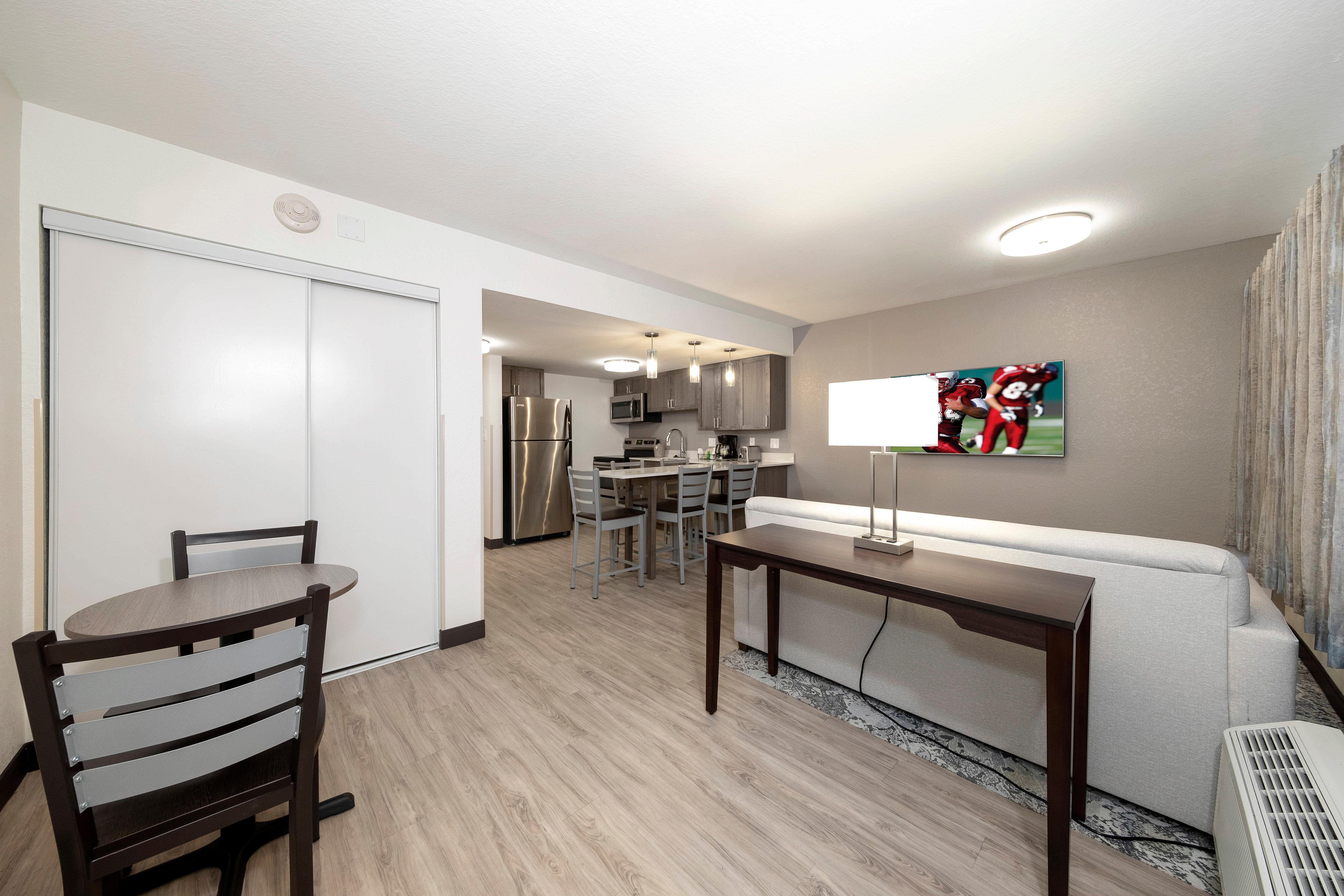 Red Roof Inn Plus+ & Suites Naples Downtown-5Th Ave S Zewnętrze zdjęcie