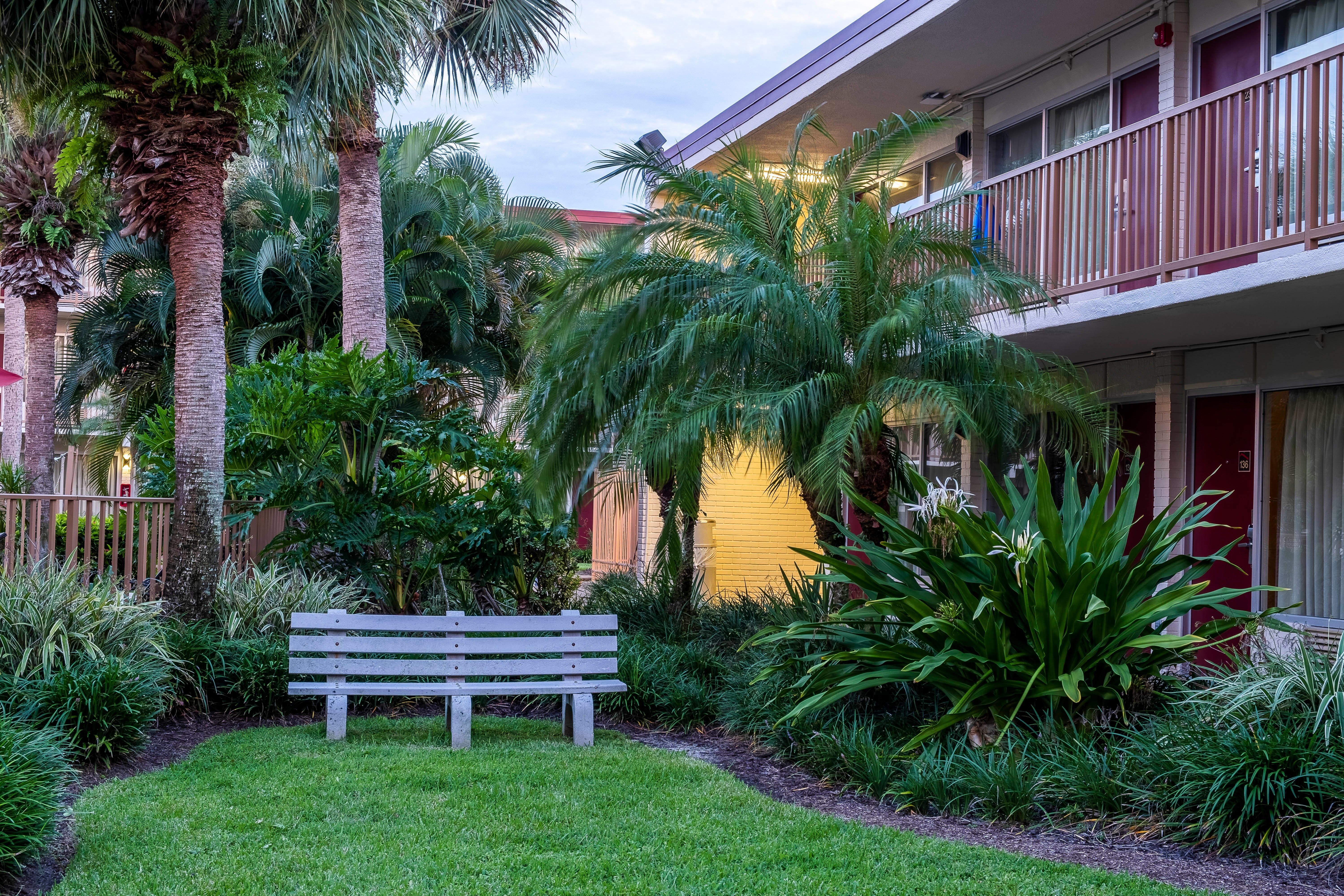Red Roof Inn Plus+ & Suites Naples Downtown-5Th Ave S Zewnętrze zdjęcie