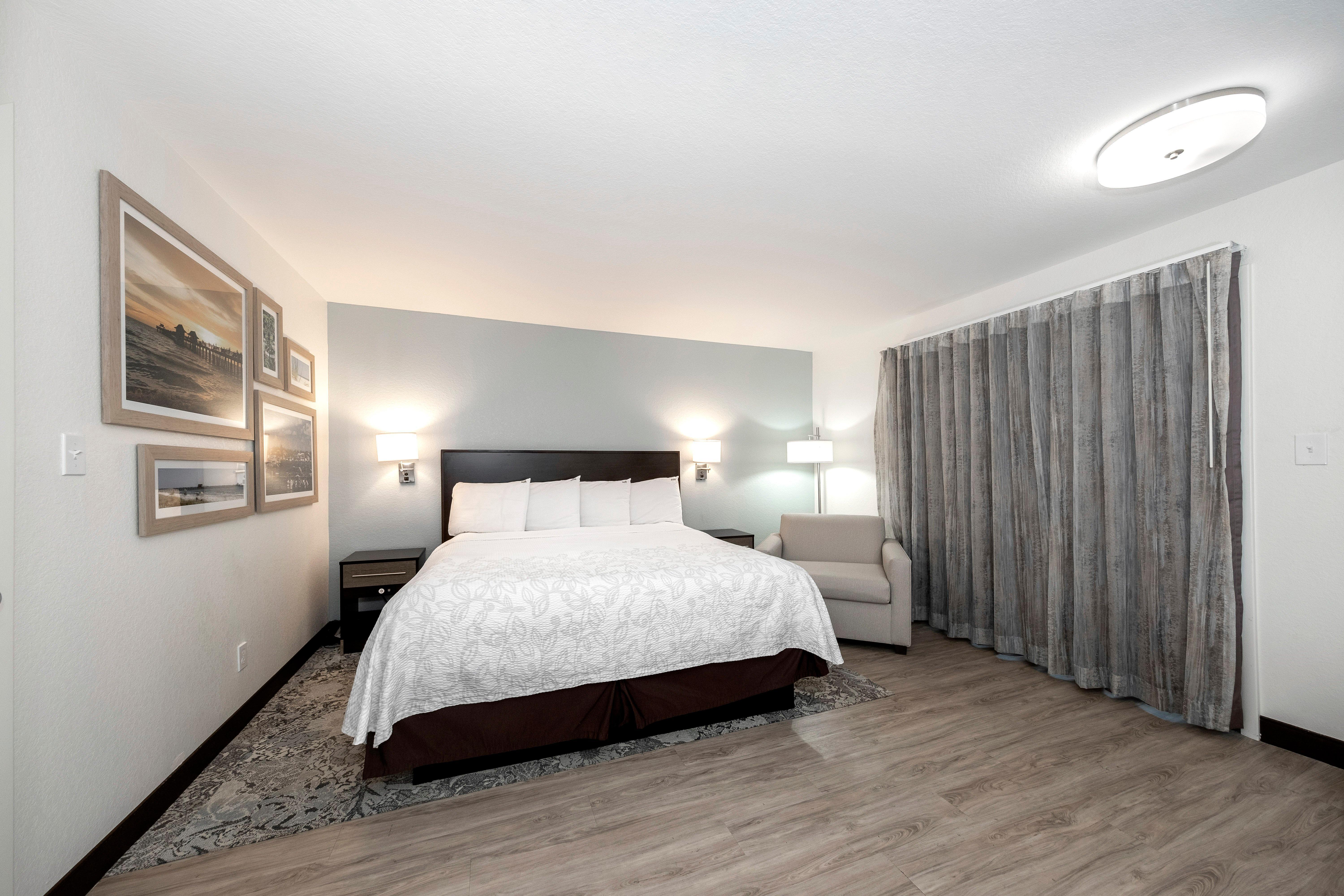 Red Roof Inn Plus+ & Suites Naples Downtown-5Th Ave S Zewnętrze zdjęcie