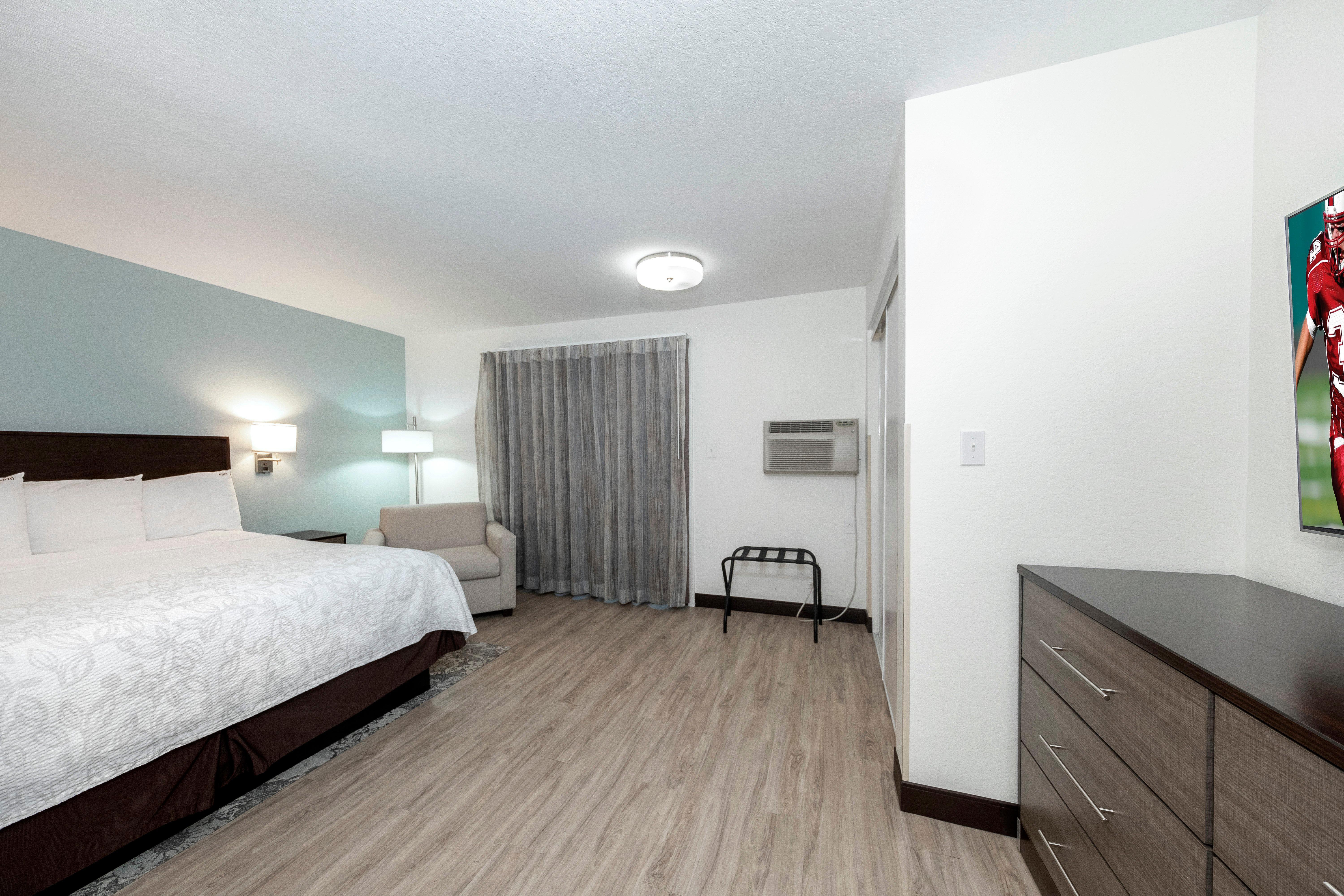 Red Roof Inn Plus+ & Suites Naples Downtown-5Th Ave S Zewnętrze zdjęcie