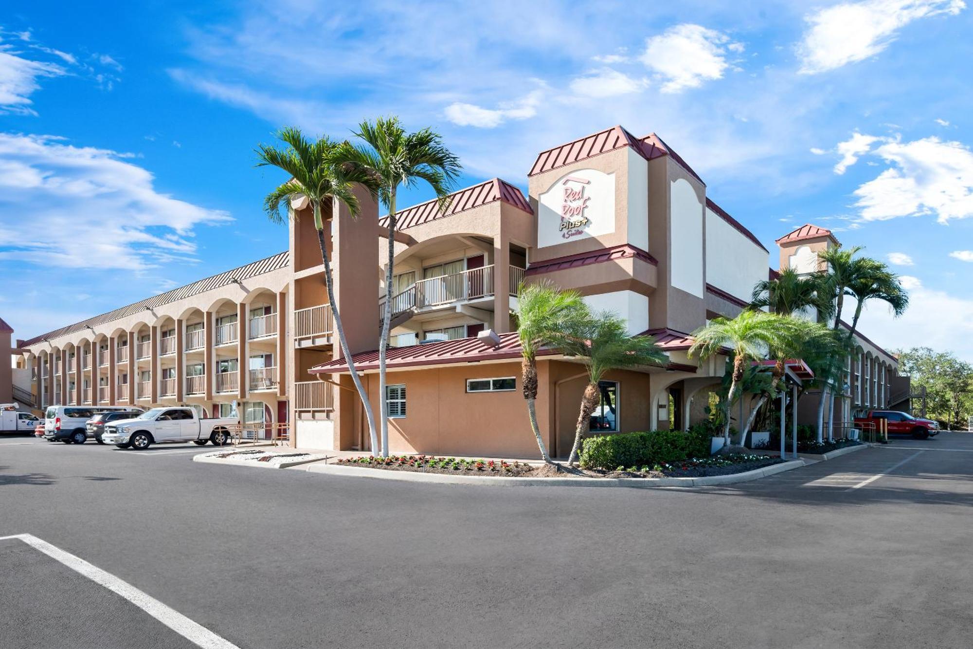 Red Roof Inn Plus+ & Suites Naples Downtown-5Th Ave S Zewnętrze zdjęcie