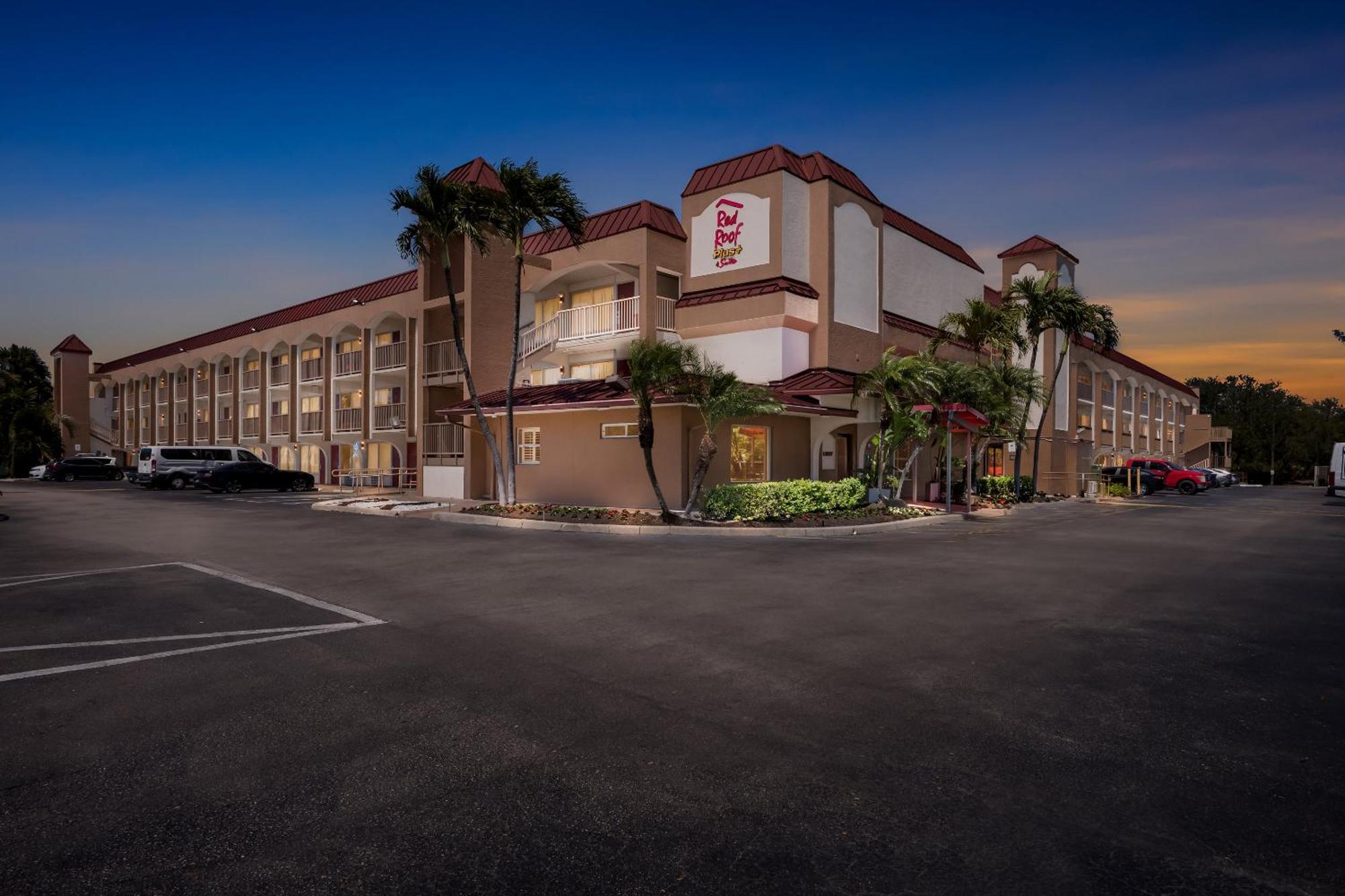 Red Roof Inn Plus+ & Suites Naples Downtown-5Th Ave S Zewnętrze zdjęcie