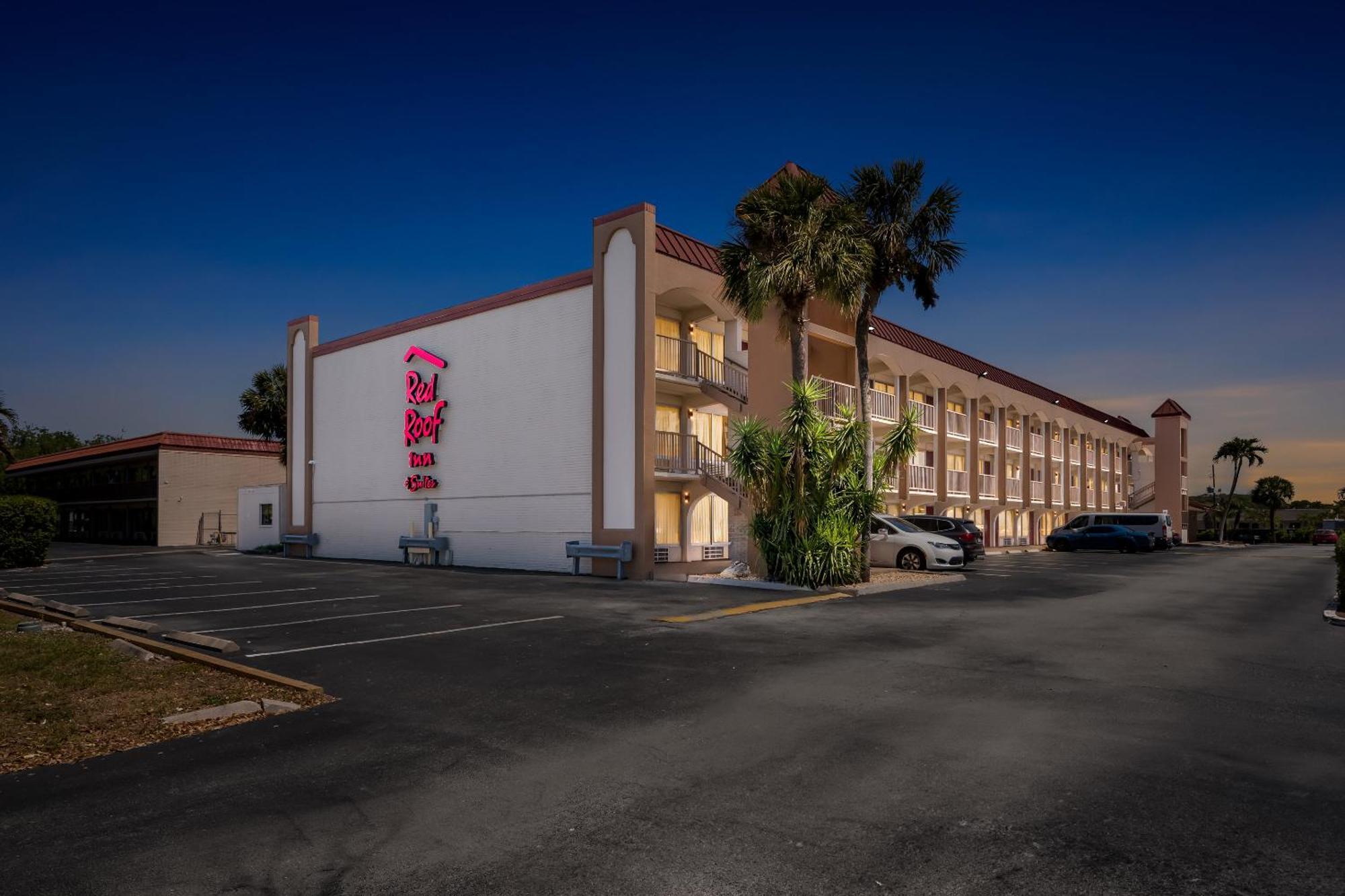Red Roof Inn Plus+ & Suites Naples Downtown-5Th Ave S Zewnętrze zdjęcie