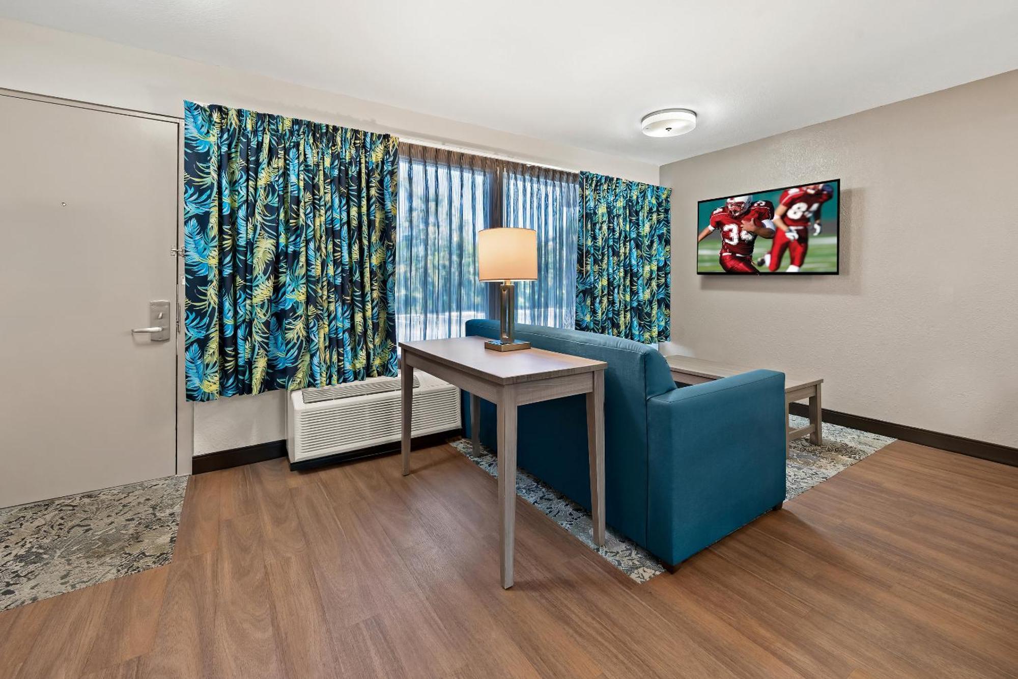 Red Roof Inn Plus+ & Suites Naples Downtown-5Th Ave S Zewnętrze zdjęcie