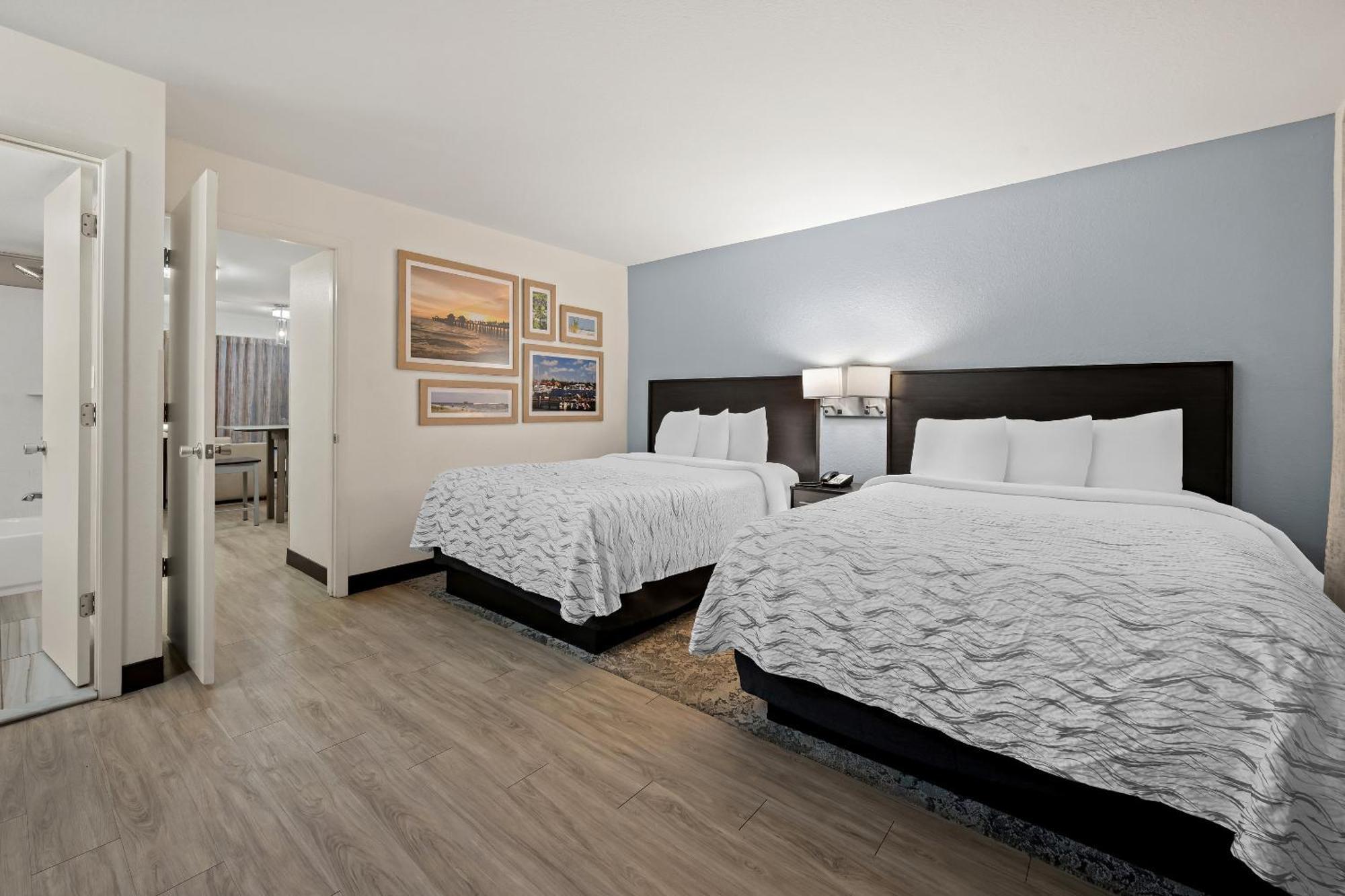 Red Roof Inn Plus+ & Suites Naples Downtown-5Th Ave S Zewnętrze zdjęcie