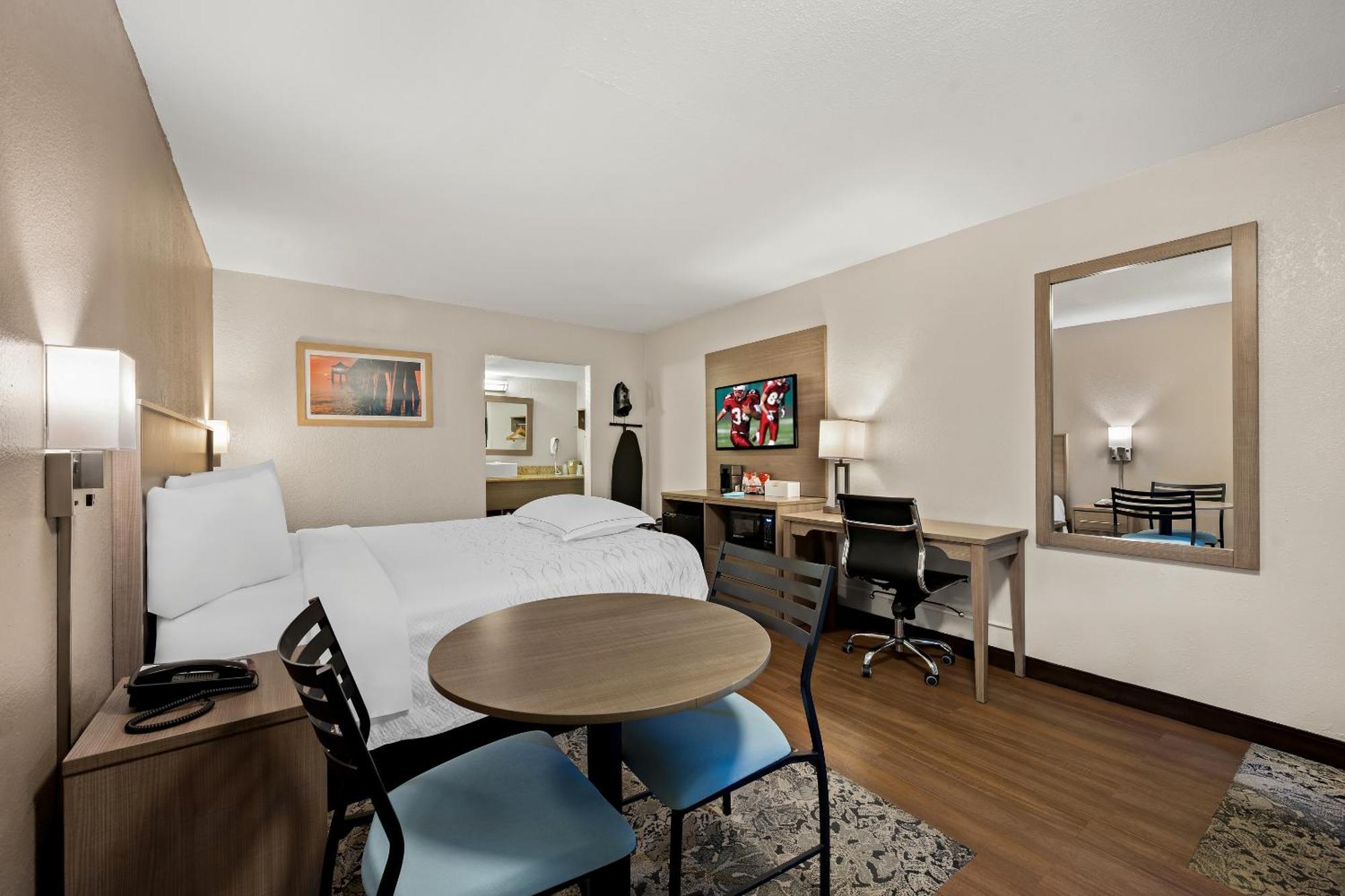 Red Roof Inn Plus+ & Suites Naples Downtown-5Th Ave S Zewnętrze zdjęcie