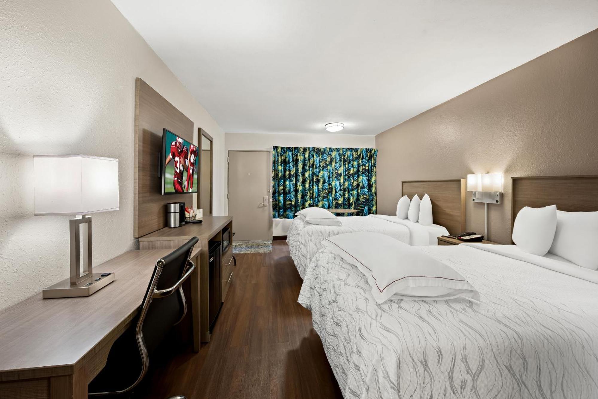 Red Roof Inn Plus+ & Suites Naples Downtown-5Th Ave S Zewnętrze zdjęcie