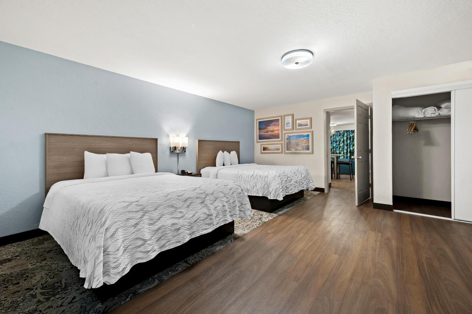 Red Roof Inn Plus+ & Suites Naples Downtown-5Th Ave S Zewnętrze zdjęcie